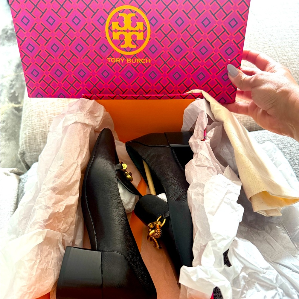 Tory Burch Jessa heeled loafer black goat leather size 5.5